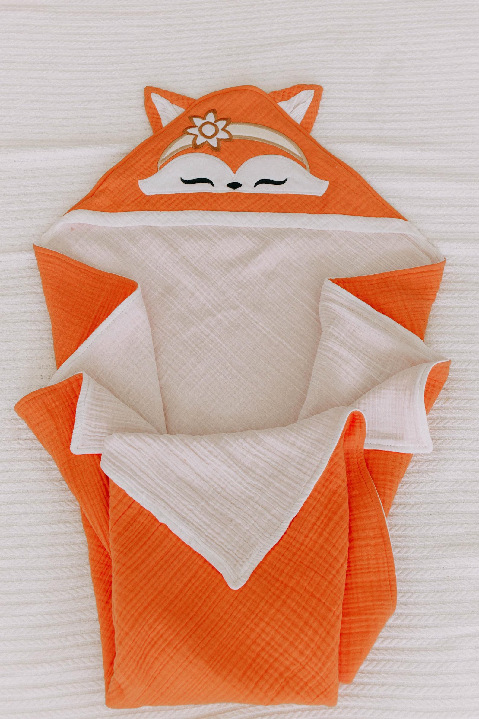 Muslin Hooded Towel with Fox Embroidery