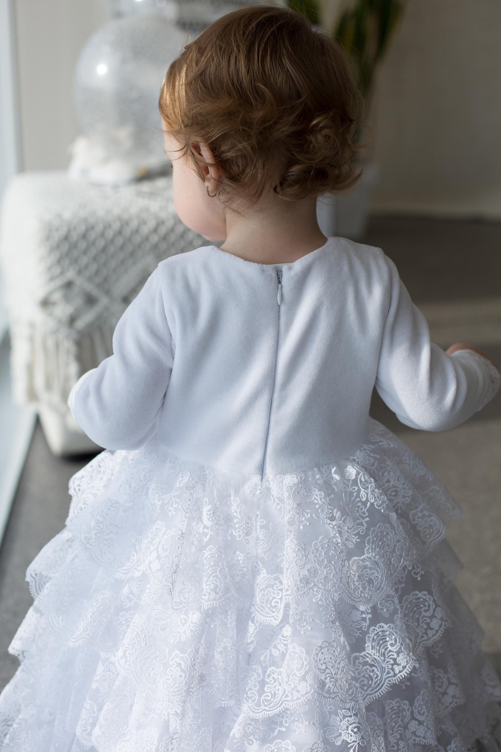 Long Sleeve White Lace Christening Gown for Baby Girls Birthday and Baptism Outfit