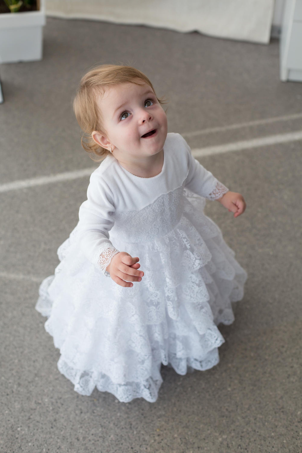Long Sleeve White Lace Christening Gown for Baby Girls Birthday and Baptism Outfit