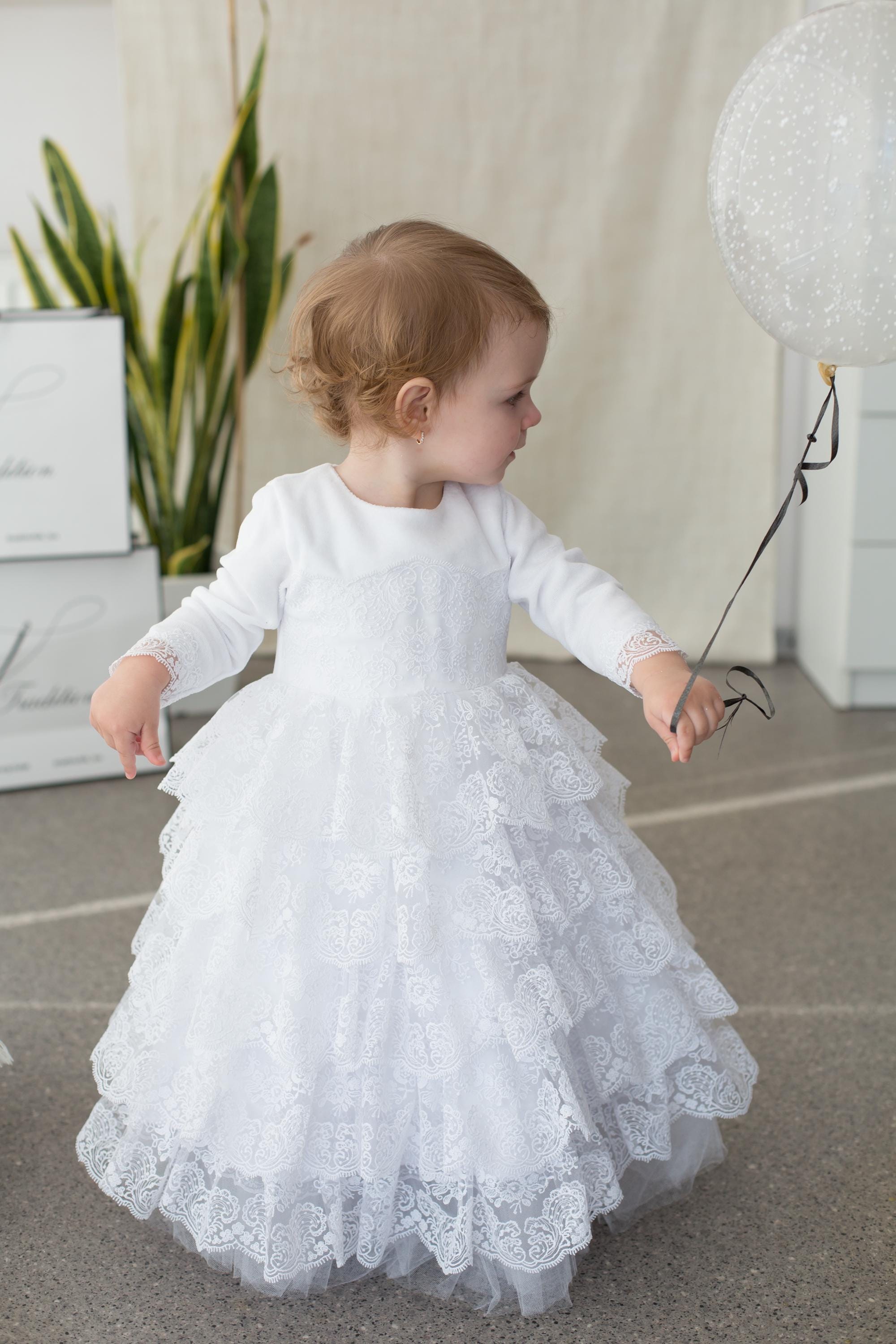 Long Sleeve White Lace Christening Gown for Baby Girls Birthday and Baptism Outfit