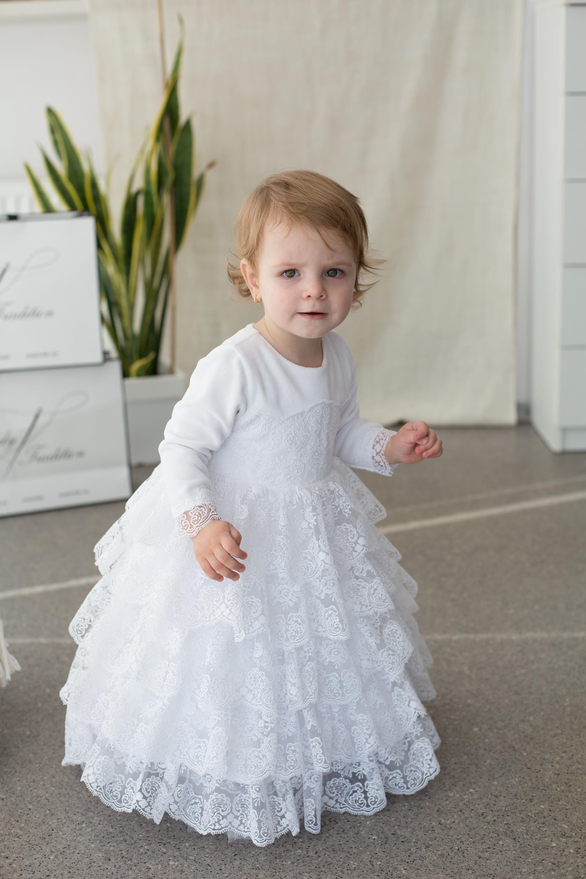 Long Sleeve White Lace Christening Gown for Baby Girls Birthday and Baptism Outfit